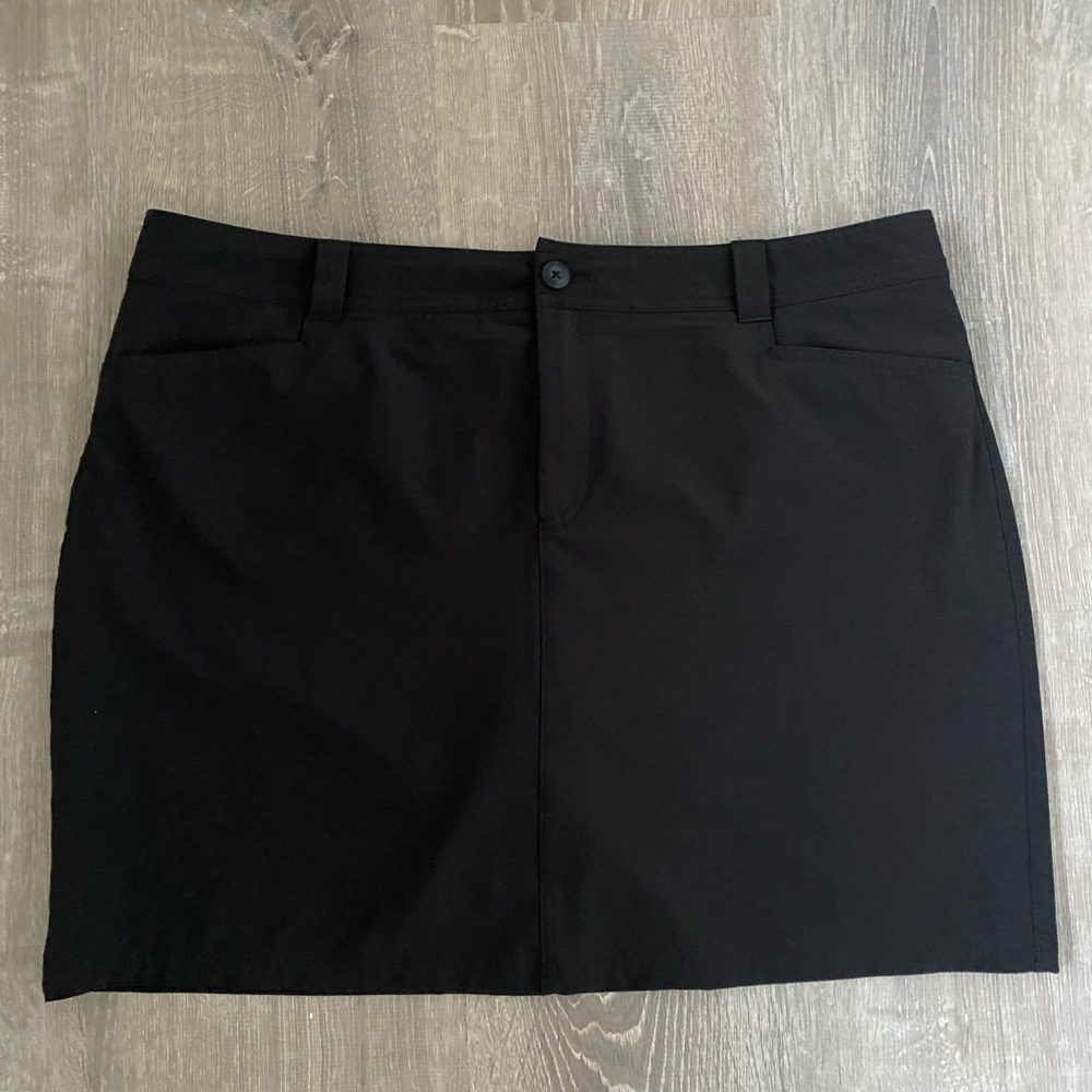 Eddie Bauer Black Skort | Size 16